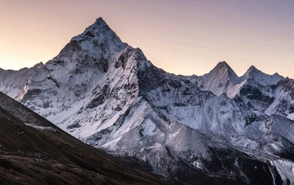 mount everest seen from everest base camp trek